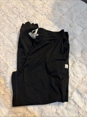 Vuori Women dark charcoal joggers with Drawstring